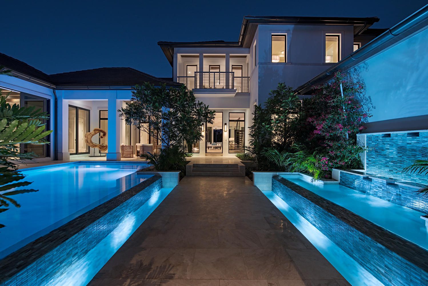 305 21st Ave S Naples FL 34102-large-028-029-CourtYard